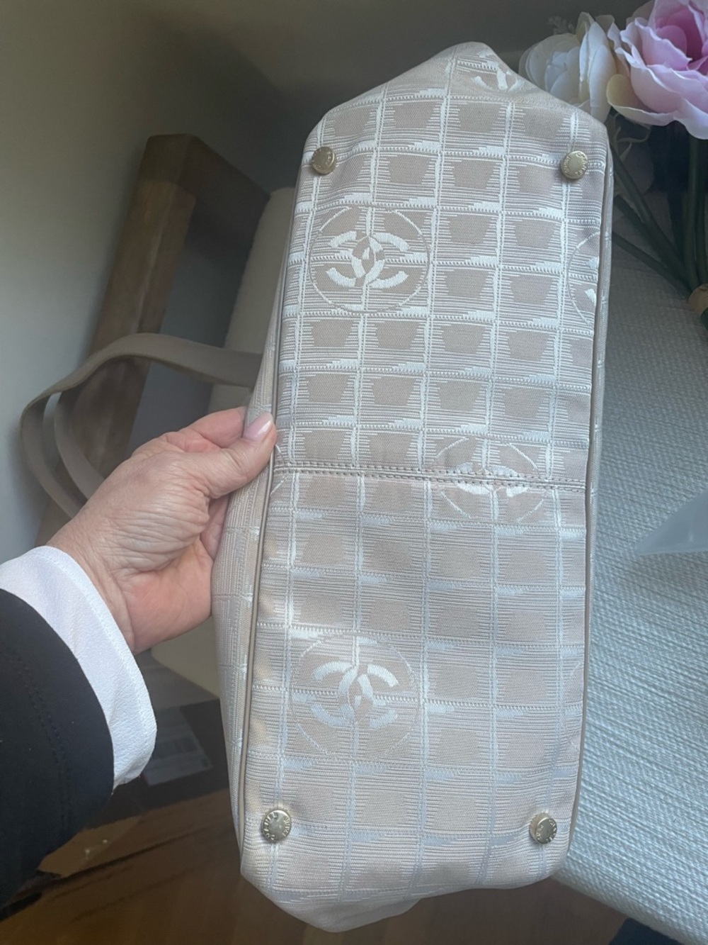 CHANEL Cream Jacquard Tote with Signature Motif - Picture 11 of 16